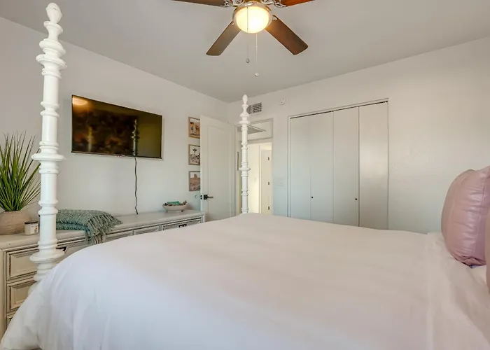 Holiday home Easy Walk To Dtwn Gilbert, Family-friendly Oasis! *