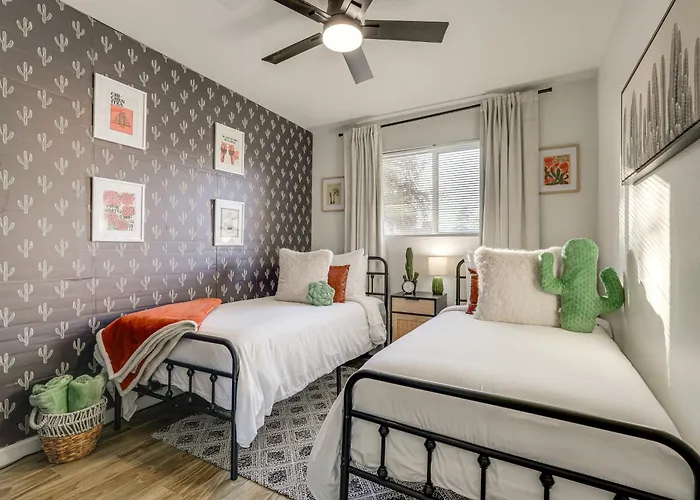 Easy Walk To Dtwn Gilbert, Family-friendly Oasis! Holiday home