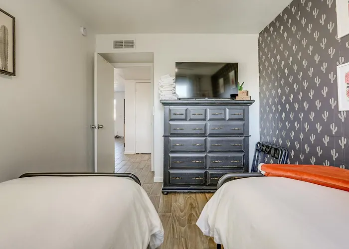 Holiday home Easy Walk To Dtwn Gilbert, Family-friendly Oasis!